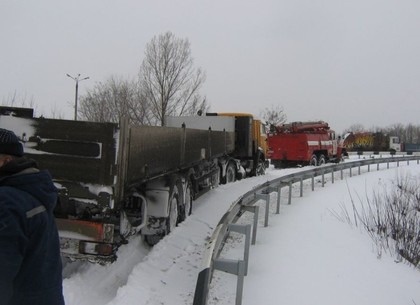 В Харьковской области перекрыли ряд автотрасс
