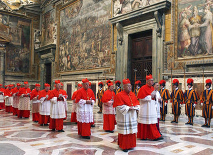 Сегодня в Ватикане начнется конклав по избранию нового Папы