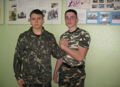 Харьковские юноши хотят служить летчиками, а девушки – десантницами (ФОТО)