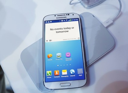 Презентован смартфон Galaxy S4: переводит иностранную речь и управляется взглядом (ФОТО, ВИДЕО)