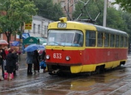 В Харькове трамвай сошел с рельсов