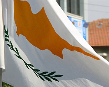 Кипр передумал списывать деньги с депозитов