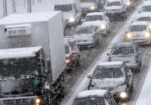 Транспортный коллапс в Киеве: снег сковал столицу пробками
