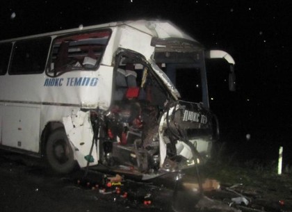 Автобус Харьков-Одесса столкнулся с грузовиком. Есть погибшие (ФОТО)