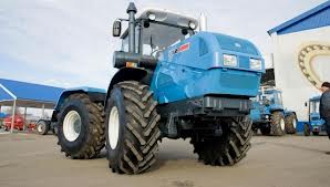 Азаров поддержал модернизацию харьковских тракторов. ХТЗ получит деньги