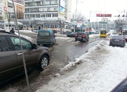 Киеву грозит потоп: сугробы начали таять (ФОТО)