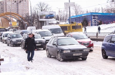 Транспортный «коллапс» охватил центр Киева. Общий уровень заторов – 8 баллов