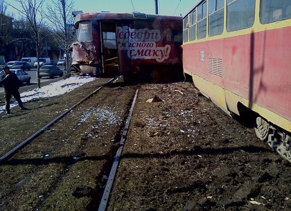 Жуткое столкновение трамваев в Харькове (ФОТО)