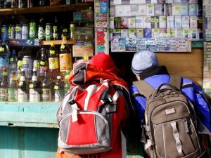 Закрыть сельские кафе и поднять возрастной ценз на продажу алкоголя: инициатива Нацкомиссии по морали