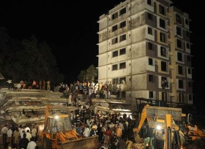 Обрушение жилого дома в Индии: число жертв растет (ФОТО)