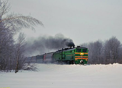 Снежная лавина сбила с рельсов пассажирский поезд в России