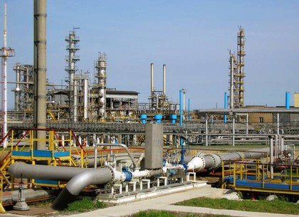 Украинский бензин подешевеет из-за запуска Одесского НПЗ (Эксперты)