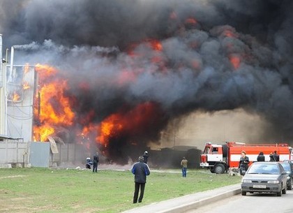 Под Одессой бушует пожар на складах с сантехникой (ФОТО, ВИДЕО)