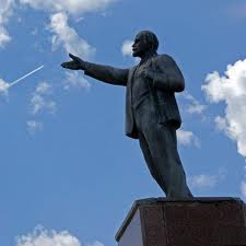 Тягнибок обещает снести памятник Ленину в Харькове (Исправлено)