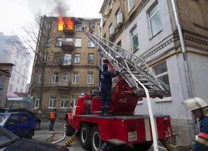 Пожар в центре Киева: есть погибший (ФОТО)