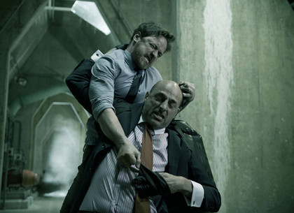 Джеймс МакЭвой и Марк Стронг в криминальном триллере «Добро пожаловать в капкан»