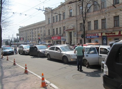 В центре Харькова столкнулись четыре машины (ФОТО)