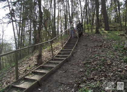 В Гомольшанских лесах восстановили историческую тропу (ФОТО)