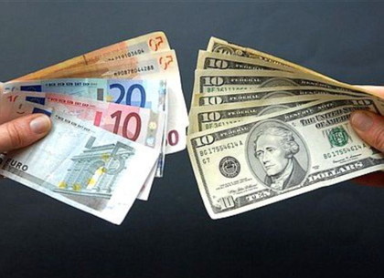 Евро и доллар подорожали к закрытию межбанка