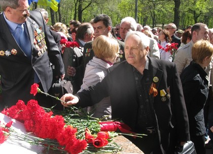 Харьков чтит память героев, погибших при ликвидации аварии на Чернобыльской АЭС (ФОТО)