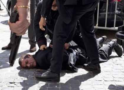Расстрел в центре Рима: безработный признался в ненависти к политикам (ФОТО)