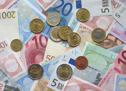 Новая купюра достоинством 5 евро введена в обращение (ФОТО)