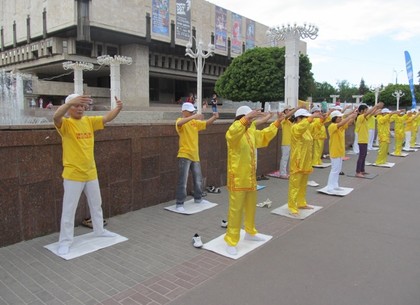 В центре Харькова обосновались последователи запрещенного китайского движения (ФОТО)
