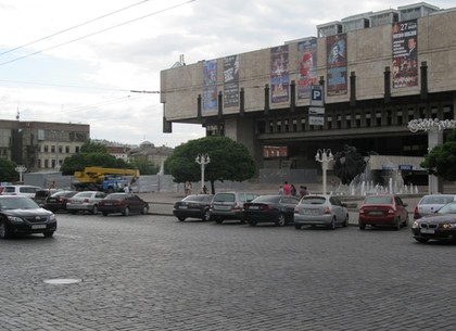 Началась реконструкция площади перед оперным театром (ФОТО)