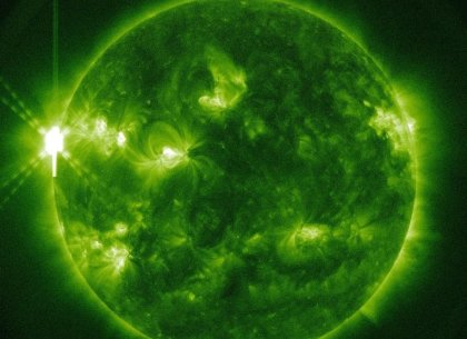 Мощная вспышка на Солнце вызовет магнитные бури