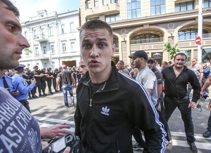 Избиение журналистов в Киеве. Оппозиция вычислила отморозков (ФОТО)