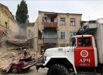 В Одессе рухнул жилой дом: под завалами остались люди (ФОТО, ВИДЕО)