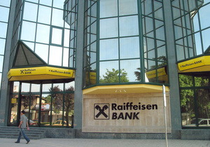 Владельцы Raiffeisen Bank потеряли более 70% прибыли