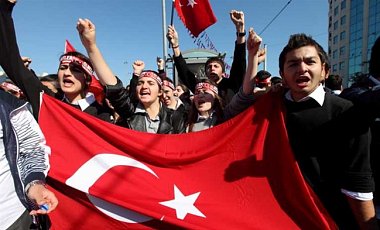 Беспорядки в Турции: МИД советует украинцам избегать мест скопления людей