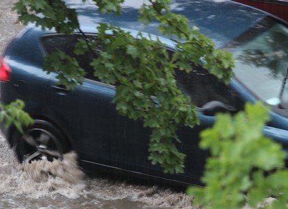 Наводнение в Херсоне: плавают машины и горят дома (ФОТО, ВИДЕО)