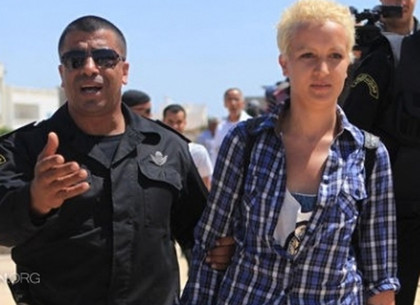 Лидера Femen депортировали в Украину, ее соратницам грозит тюрьма (ФОТО)