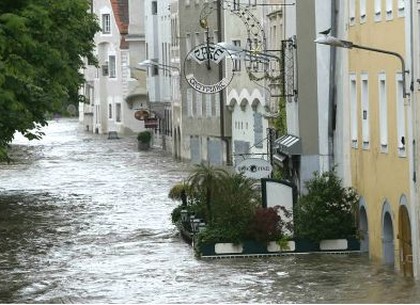 Ливни из Европы идут в Украину: синоптики пугают наводнением (Дополнено)