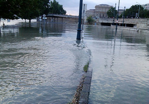 Наводнение в Европе: теперь тонет Венгрия, уровень воды в Дунае бьет все рекорды