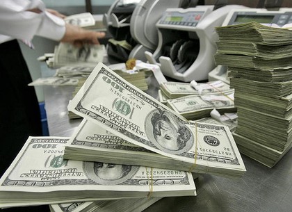 Доллар закрыл межбанк небольшим падением котировок