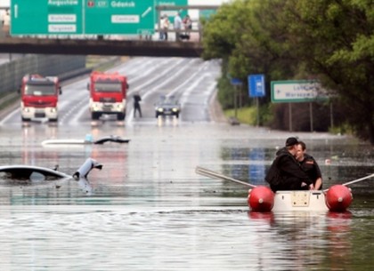 Украинский авторынок наводнят машины, тонувшие во время потопа в Европе (ВИДЕО)