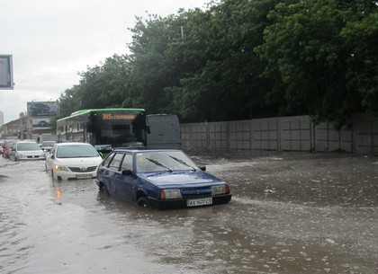 В сильные ливни по Клочковской больше не будут плавать автомобили