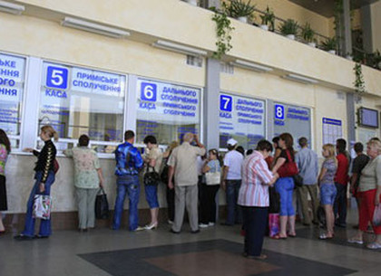 После наезда Азарова Укразілзниця моментально нашла билеты в Крым