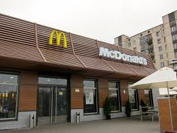 Девушка добилась компенсации от киевского McDonald's за неуважение