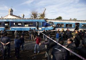 Столкновение поездов в Аргентине: есть погибшие, сотни раненых (ФОТО)