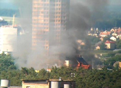 Как горит гостиница Верховина под Киевом (Дополнено, ФОТО)