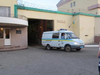 Конфликт в Старгороде: обвиняемых развезли по домам в автозаке