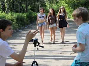 Дневные лагеря в Харькове: школьники изучают финансы и снимают кино