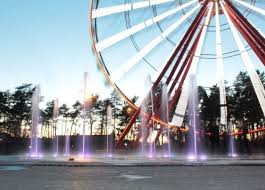 Экватор лета в Харькове: аллея фонтанов и танцы в струях воды