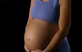 У будущих харьковских мам начали забирать часть пособия по беременности
