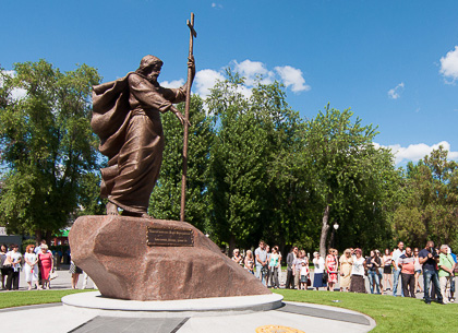 В центре Харькова открыли памятник Андрею Первозванному (ФОТО)
