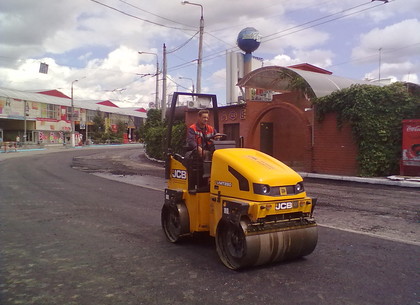 Как ремонтируют дороги возле ТЦ Барабашово. Подробности (ФОТО)